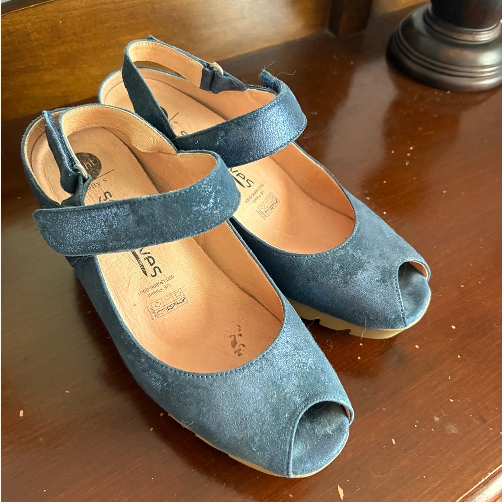Chic Navy Wedge Sandals - Picture 3 of 5